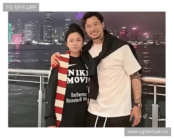 看张琳芃朋友圈：抱娃的手腕比开豪车还熟练，这反差我承受不起